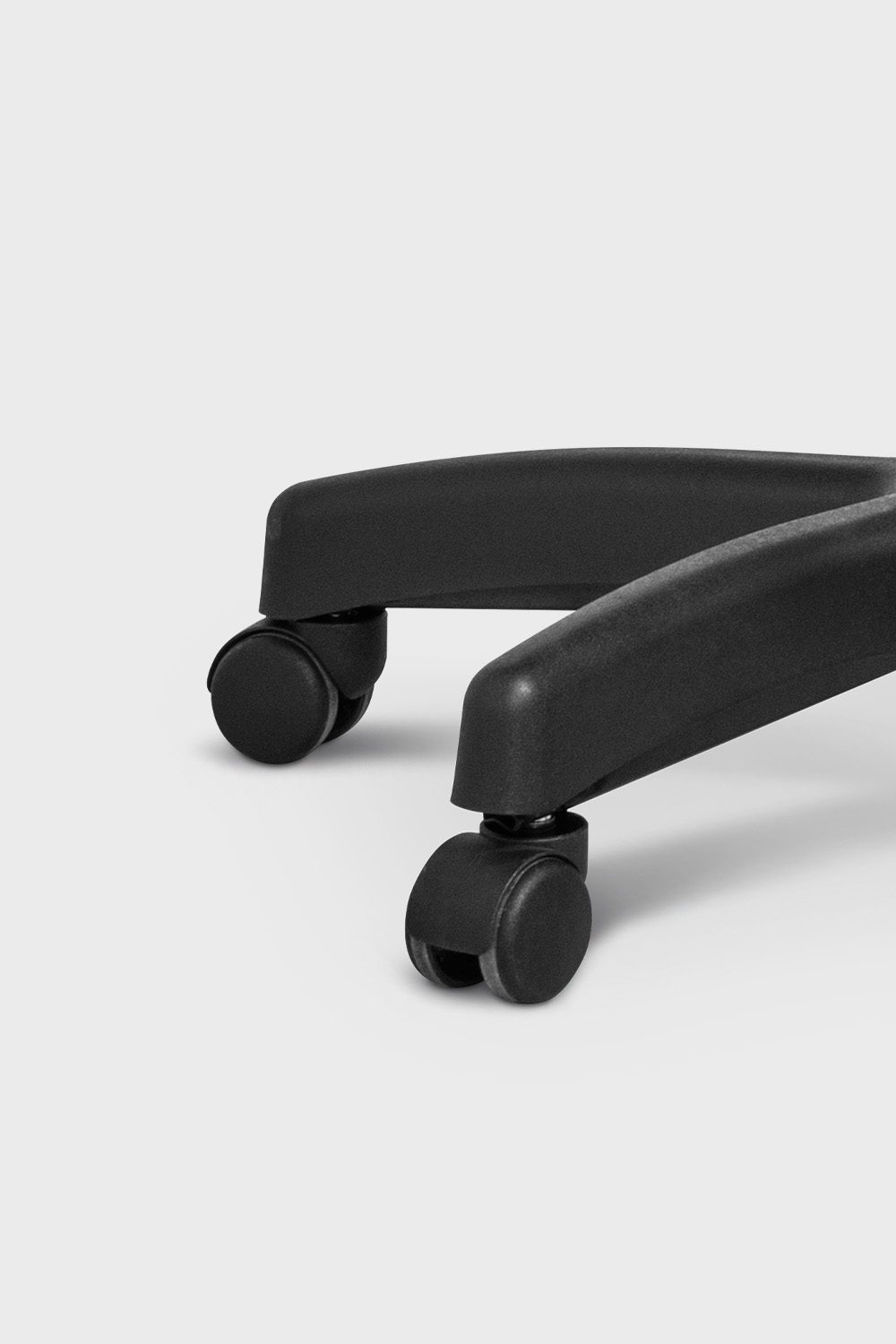 Cadeira giratória executiva B-one com base back system preta e braço preto